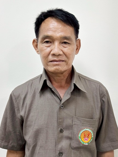 นายทิพเนตร  จำปาทอง